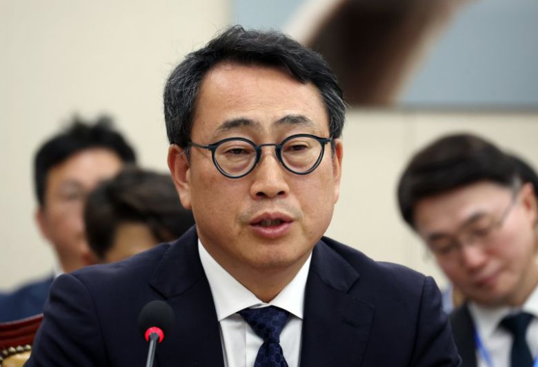 8일 서울 여의도 국회에서 열린 과학기술정보방송통신위원회 전체회의 SK텔레콤 해킹 관련 청문회에서 유영상 SKT 사장이 의원 질의에 답하고 있다. 뉴시스