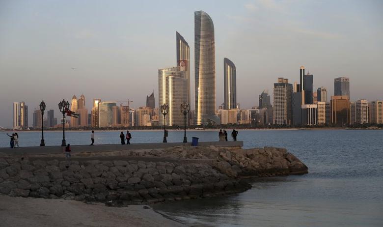 월트디즈니의 7번째 테마파크가 아랍에미리트연합(UAE) 아부다비에 들어선다고 디즈니가 7일(현지시간) 밝혔다. 아부다비 테마파크에 디즈니는 돈 대신 노하우만 전수하면서 로열티를 챙기기로 했고, 주가는 10% 폭등했다. AP 뉴시스