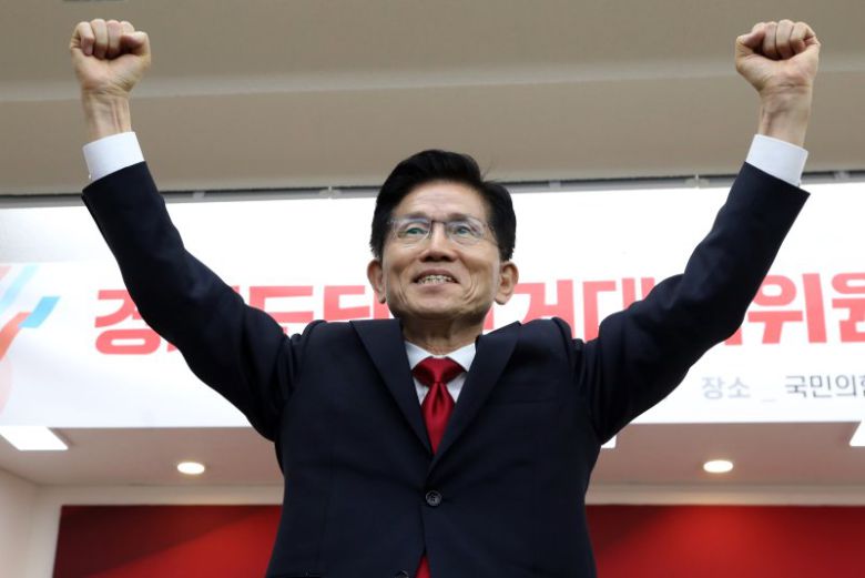 9일 경기 수원시 국민의힘 경기도당에서 열린 경기도당 선거대책위원회 발대식에서 김문수 국민의힘 대통령 후보가 주먹을 불끈 쥐어보이고 있다. 김문수 캠프 제공