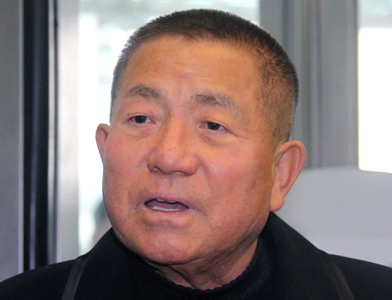 (서울=뉴스1) 김진환 기자 = ‘뽀빠이 아저씨’로 알려진 방송인 이상용(81)씨가 9일 오후 별세했다. 소속사 이메이드엔터테인먼트 관계자에 따르면 이씨는 오늘 오후 12시 45분쯤 서울 서초구 자택 인근 병원을 다녀오는 길에 갑자기 쓰러졌고, 응급실로 이송됐지만 결국 세상을 떠났다. 1944년 4월 충남 서천에서 태어난 고인은 고려대학교 임학과를 졸업한 뒤 1971년 CBS 기독교방송 MC로 방송계에 본격 데뷔했다. 이후 KBS의 인기 어린이 노래 프로그램인 '모이자 노래하자'의 진행을 맡으며 '뽀빠이'란 별칭으로 이목을 집중시켰다. 1989년부터는 MBC 군인 위문 예능 프로그램 '우정의 무대'의 MC를 맡아 국민적 인기를 끌었다. 사진은 지난 2015년 당시 이상용 씨. (뉴스1 DB) 2025.5.9/뉴스1 /사진=뉴스1화상