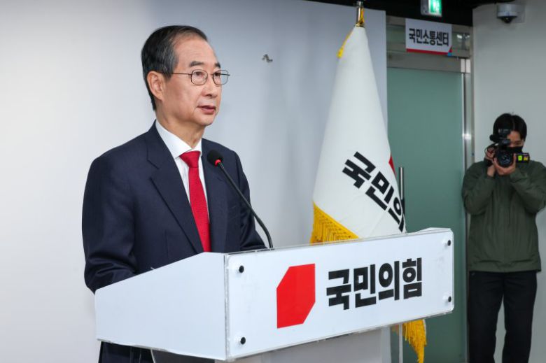 국민의힘에 입당한 한덕수 대선 예비후보가 10일 서울 여의도 중앙당사에서 현안 관련 긴급 기자회견을 하고 있다. /사진=뉴스1화상