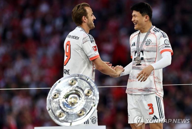 우승 후 환하게 웃고 있는 김민재. 연합뉴스