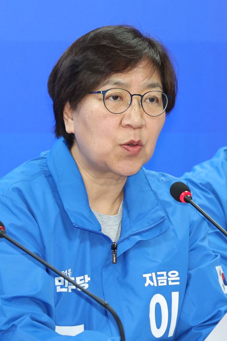 정은경 더불어민주당 총괄선거대책위원장이 9일 오전 서울 여의도 더불어민주당 중앙당사에서 열린 중앙선거대책위원회의에서 발언하고 있다. 2025.05.09. kch0523@newsis.com /사진=뉴시스화상