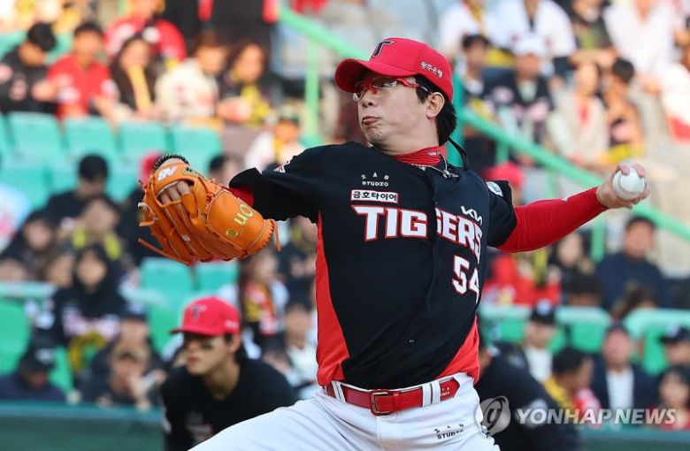 더블헤더 2차전에 선발등판한 양현종이 투구하고 있다. 연합뉴스