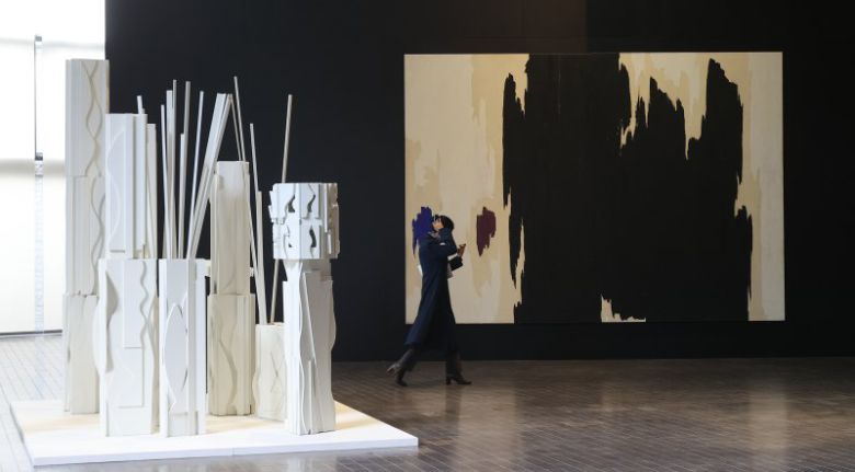 서울 용산구 리움미술관에서 열리는 현대미술 소장품전 연합뉴스                                       19~20세기 기러기 보자기                                      19~20세기 조각 보자기 코리아나 화장박물관 제공                                      알베르토 자코메티 '거대한 여인 Ⅲ' .리움미술관 제공