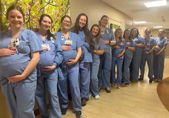 미국의 한 병원 산부인과 분만실 근무 간호사 14명이 동시에 임신 중이라는 사실이 전해져 화제가 되고 있다. 출처=HSHS 성 빈센트 병원