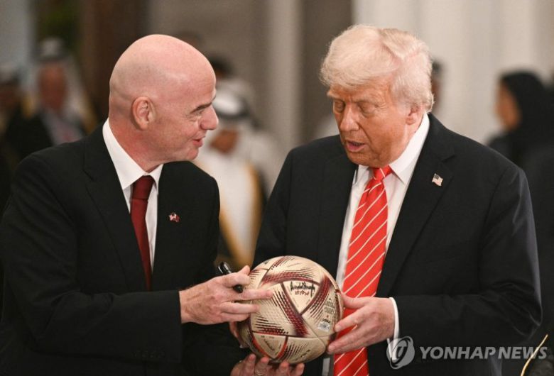 인판티노 FIFA 회장과 트럼프.연합뉴스