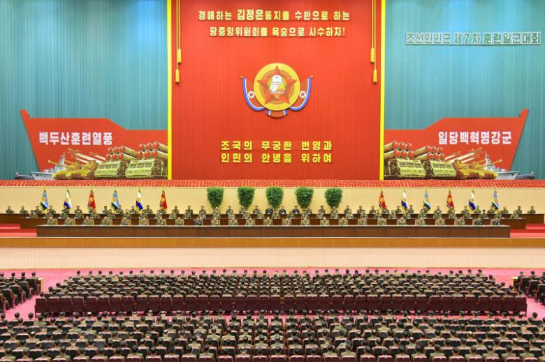 북한 노동당 기관지 노동신문은 17일 "조선인민군 제7차 훈련일꾼(간부)대회가 평양에서 14일과 15일에 진행됐다"라고 보도했다. 노동신문 캡처