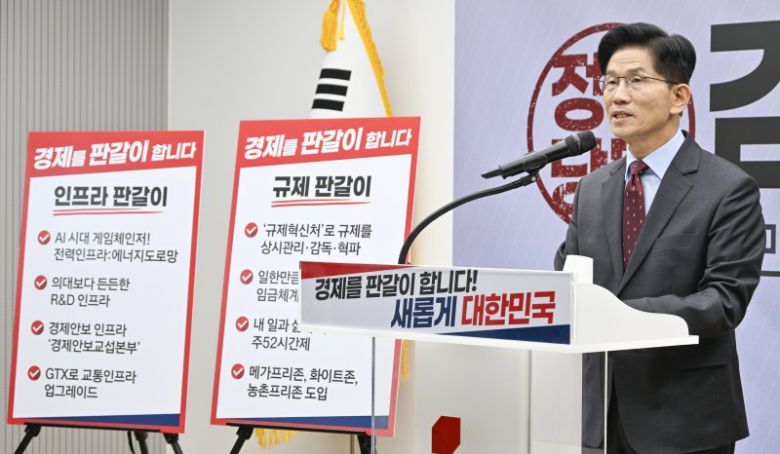 김문수 국민의힘 대통령 후보가 18일 서울 여의도 국민의힘 중앙당사에서 '경제를 판갈이 합니다! 새롭게 대한민국' 경제 공약 발표를 하고 있다. 사진=뉴스1