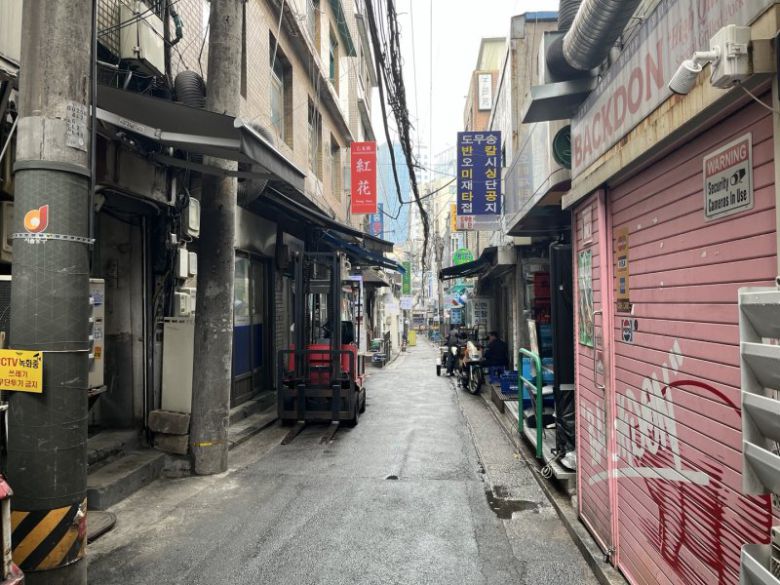 지난 16일 서울 중구 충무로 인쇄골목이 한산한 모습을 보이고 있다. 사진=김형구 기자