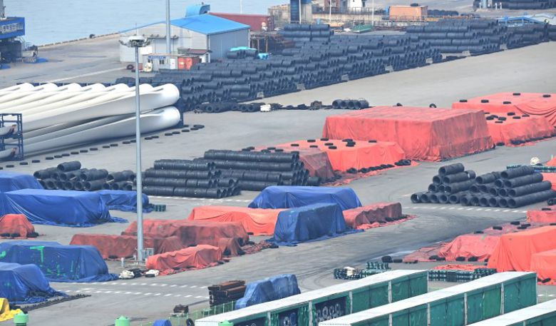 경기도 평택시 포승읍 평택항 수출 야적장에 쌓여있는 철강 제품들. 뉴시스
