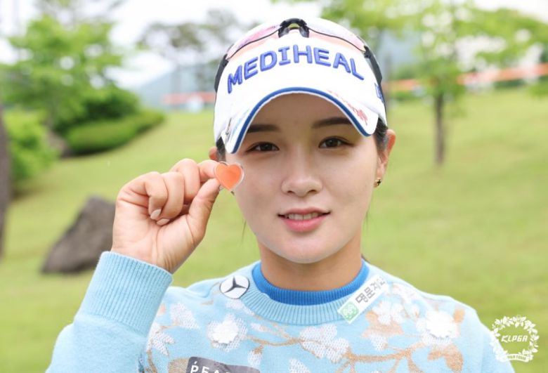 박현경이 E1 채리티 오픈에서 짜릿한 역전 우승을 거뒀다. 박현경은 사흘동안 단 한 번도 보기를 범하지 않는 안정된 플레이를 선보였다. KLPGA 제공