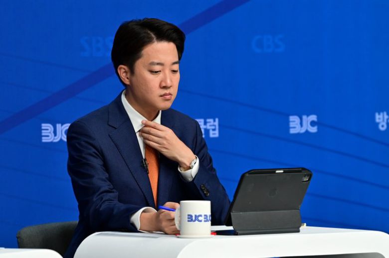 이준석 개혁신당 대선 후보가 26일 오전 서울 양천구 한국방송회관에서 열린 한국방송기자클럽 초청 토론회에 참석해 있다. 공동취재