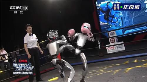 발차기 공격하는 휴머노이드. 출처=중국CCTV