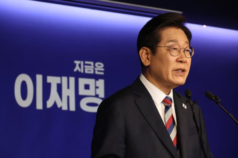 이재명 더불어민주당 대선 후보가 25일 서울 여의도 당사에서 기자간담회를 하고 있다. 사진=뉴시스