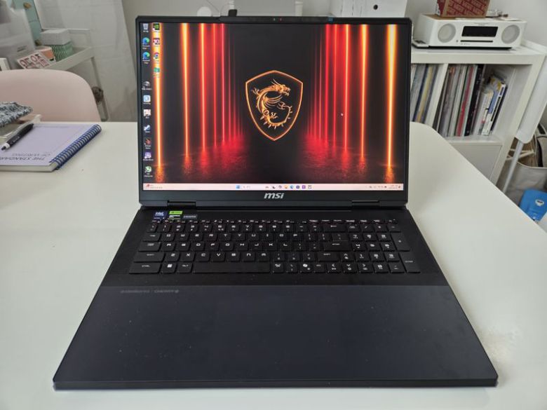 인텔 코어 울트라9 285HX가 탑재된 MSI 타이탄 18 HX AI. 사진=구자윤 기자