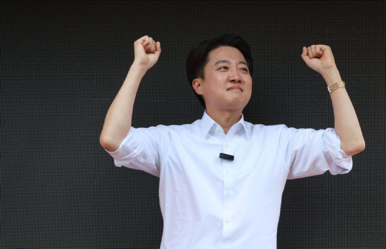 이준석 개혁신당 대선후보가 25일 서울 종로구 종묘 인근 서순라길에서 거리 유세를 하고 있다. 공동취재