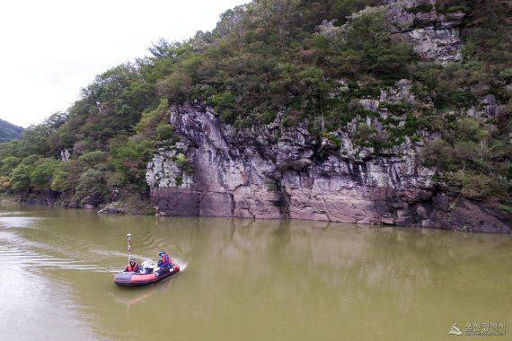 사연댐 수위가 올라가면서 침수된 반구대 암각화. 울산시 제공