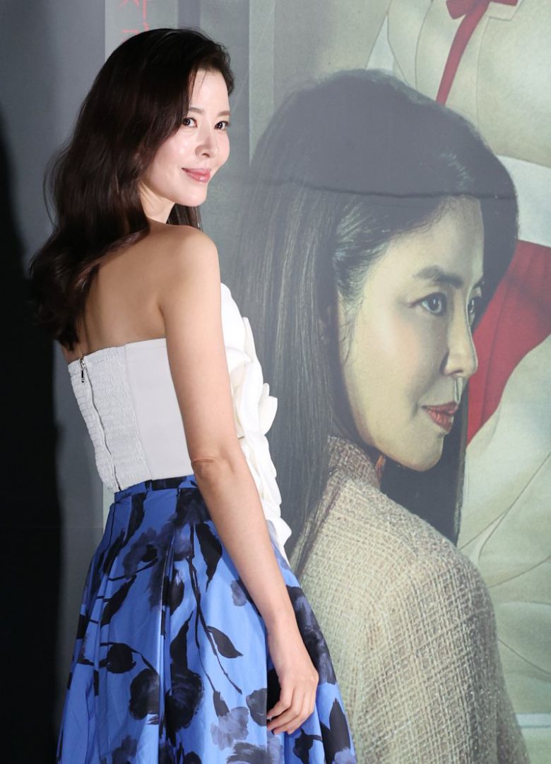 배우 김규리가 29일 서울 용산구 CGV용산아이파크몰에서 열린 영화 ‘신명’(감독 김남균) 제작보고회에 참석해 포즈를 취하고 있다. 뉴스1