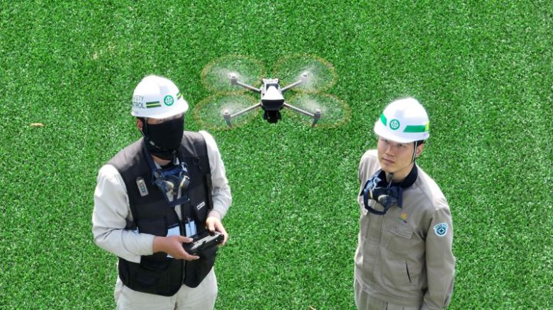 영풍 석포제련소 예방안전팀 소속 안전패트롤 요원들이 예방 순찰을 위해 드론을 운용하고 있는 모습. 영풍 제공