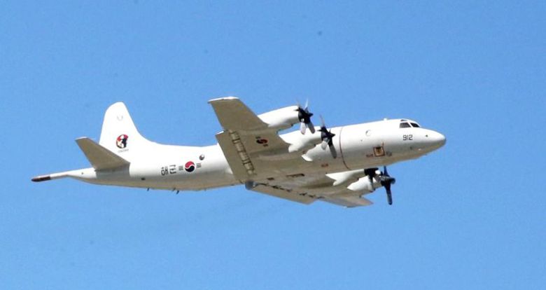 우리 해군도 운영하는 P-3C 오라이언 기종. 미 해군이 적 잠수함의 위치를 파악하고 추적하기 위해 설계한 4엔진 터보프롭 항공기다. 최근 육지 및 해상 지상 지상 감시가 가능하도록 수정됐다. 현재 미국이 150기·일본이 80기·대한민국이 16기(P-3CK)·대만이 12기 등을 운영하고 있는 것으로 알려졌다. ?최대 체공시간 16시간 ?최대속도 761km/h, 작전반경 3835km ?승무원 : 조종사 3명, 비행사 2명, 비행 엔지니어 2명, 센서 오퍼레이터 3명, 기내 기술자 1명이 탑승해 임무를 수행할 수 있다.(자료사진) 해군 제공                                    29일 오후 1시 35분쯤 경북 포항 남구 동해면 야산에 해군 해상 초계기 (P-3C)가 추락해 전소됐다. 뉴스1                                    29일 오후 1시52분께 경북 포항시 남구 동해면 신정리 인근 야산에 해군 항공사령부 소속 P-3 해상초계기가 추락했다. 뉴시스                                    29일 오후 1시52분께 경북 포항시 남구 동해면 신정리 인근 야산에 해군 항공사령부 소속 P-3 해상초계기가 추락했다. 뉴시스                                    29일 오후 1시52분께 경북 포항시 남구 동해면 신정리 인근 야산에 해군 항공사령부 소속 P-3 해상초계기가 추락했다. 뉴시스                                    29일 오후 1시 35분쯤 경북 포항 남구 동해면 야산에 해군 해상 초계기 (P-3C)가 추락해 전소됐다. 뉴스1                                    29일 오후 1시 35분쯤 경북 포항 남구 동해면 야산에 해군 해상 초계기 (P-3C)가 추락해 전소됐다. 뉴스1