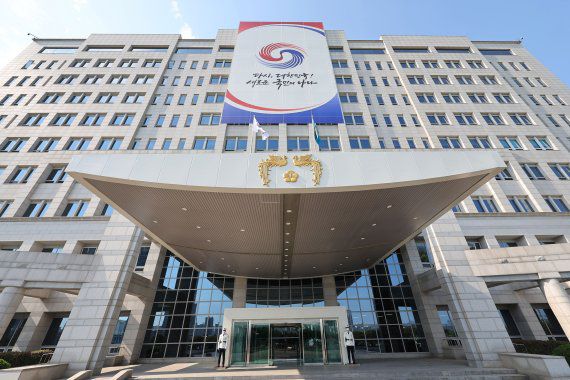 차기 대통령은 6·3대선 다음날인 오는 4일부터 서울 용산 대통령실 청사에서 일단 업무를 시작할 것으로 보인다. 뉴시스