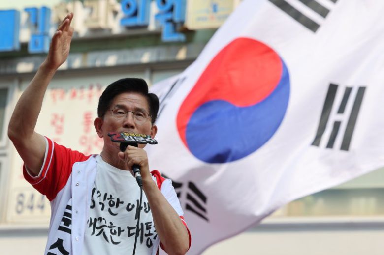 김문수 국민의힘 대선 후보가 1일 경기 의정부시 태조이성계상 인근에서 열린 유세에서 지지호소를 하고 있다. 사진=뉴시스