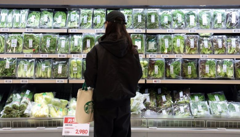 서울 한 대형마트 식료품 모습. 뉴스1