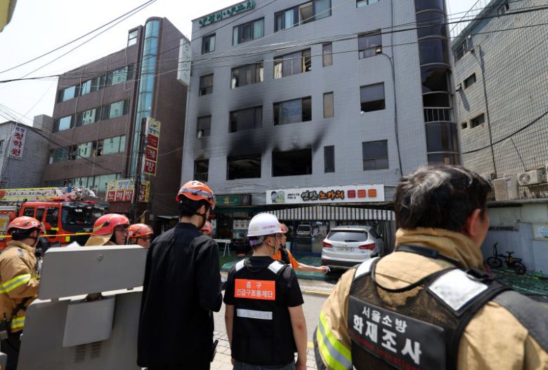 3일 원인 미상의 화재가 발생한 서울 중구 신당동의 한 봉제공장 건물이 검게 그을려 있다. 사진=뉴시스화상