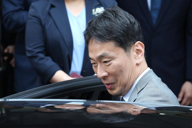 이복현 금융감독원장이 5일 오전 서울 여의도 금융감독원에서 열린 자신의 퇴임식을 마친 후 금융감독원을 나서고 있다. 사진=뉴스1화상