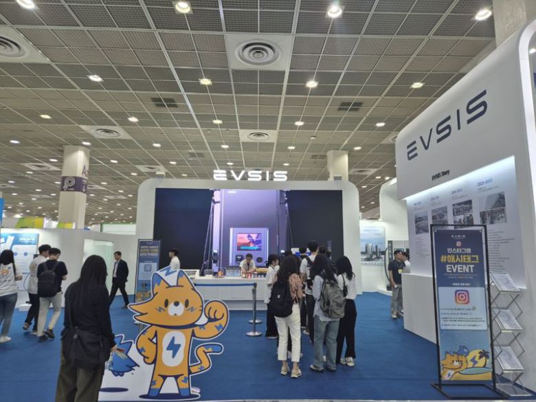 5일 서울 코엑스에서 열린 'EV트렌드코리아 2025'에 참석한 EVSIS 부스 모습. 사진=연지안 기자