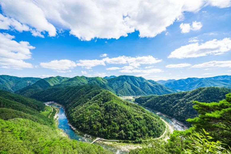 봉화 범바위전망대에서 내려다본 낙동강 풍경. 봉화군 제공