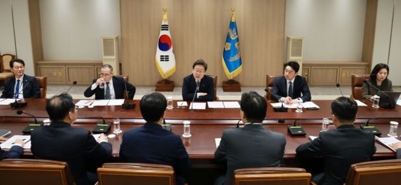 [서울=뉴시스] 최진석 기자 = 이재명 대통령이 4일 서울 용산 대통령실 청사에서 '비상경제점검 태스크포스(TF) 회의'를 주재하고 있다. (대통령실통신사진기자단) 2025.06.04. myjs@newsis.com /사진=뉴시스