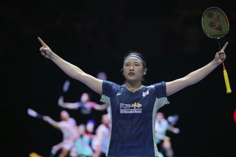 안세영이 7일(현지시간) 인도네시아 자카르타 이스토라 스타디움에서 열린 세계배드민턴연맹(BWF) 월드투어 슈퍼 1000 인도네시아오픈 여자 단식 준결승 일본 야마구치 아카네와의 경기에서 승리 후 기뻐하고 있다. 뉴시스