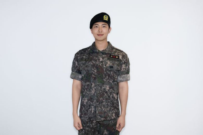 방탄소년단 뷔, RM 전역 사진. 하이브 제공