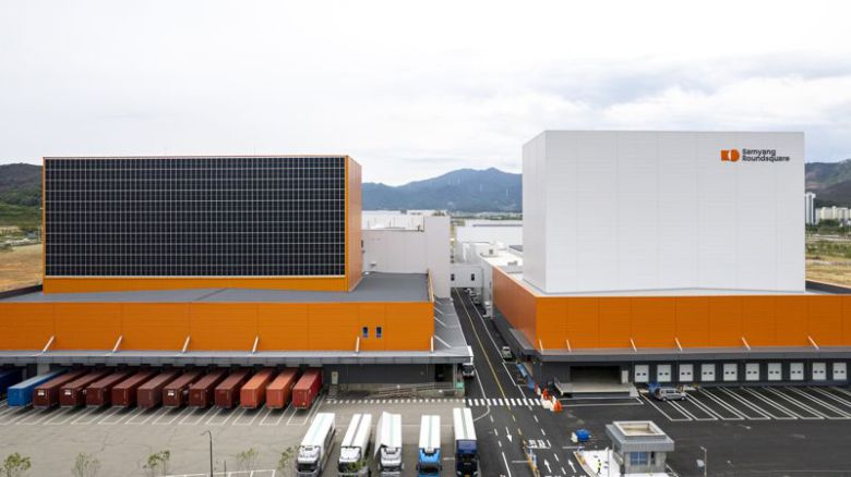 경남 밀양시 부북면 나노융합국가산업단지내 위치한 삼양식품 밀양 제1공장(왼쪽)과 제2공장 전경. 삼양식품 제공
