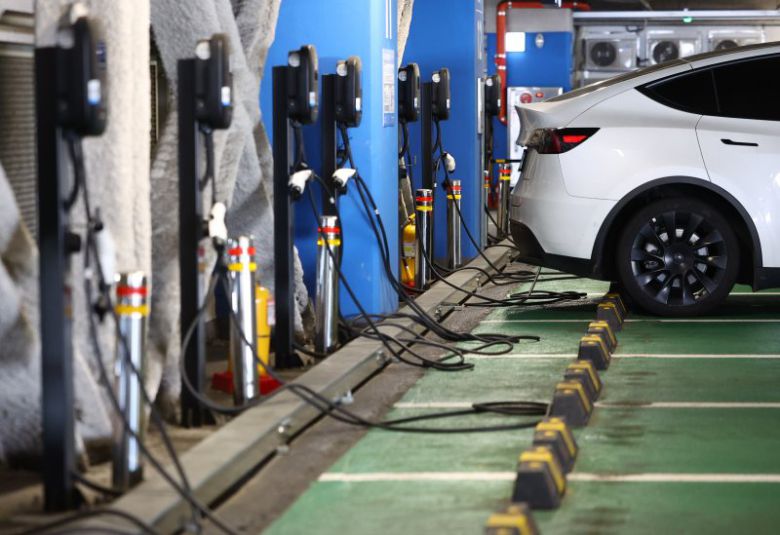 서울 시내 한 쇼핑몰에 설치된 전기자동차 충전소 모습. 뉴시스