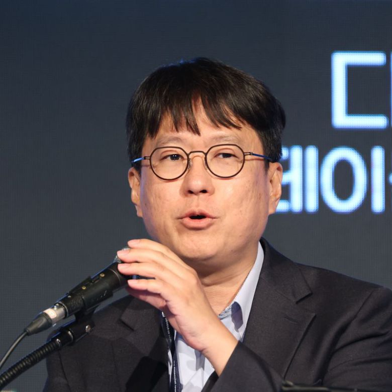 12일 서울 여의도 중소기업중앙회에서 파이낸셜뉴스와 디지털자산거래소 공동협의체(DAXA)가 공동주최한 '토크노미코리아 2025'에서 류창보 NH농협은행 블록체인팀 팀장·오픈블록체인DID협회 회장이 강연을 하고 있다. 서동일 기자