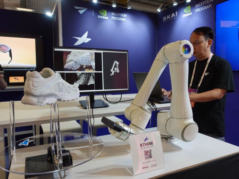 프랑스 파리에서 열린 유럽 최대 테크 박람회 '비바테크놀로지 2025'에서 스카이인텔리전스가 서비스형 소프트웨어(SaaS) 플랫폼 ‘B.THREE’를 공개하고 있다. 스카이인텔리전스 제공