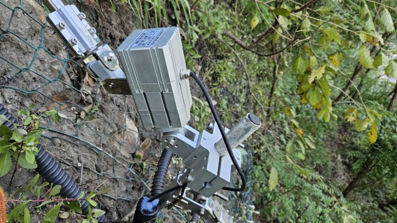 급경사지 현장 적용 설치된 토목구조물 관리 스마트 센서 시제품. 한국건설기술연구원 제공