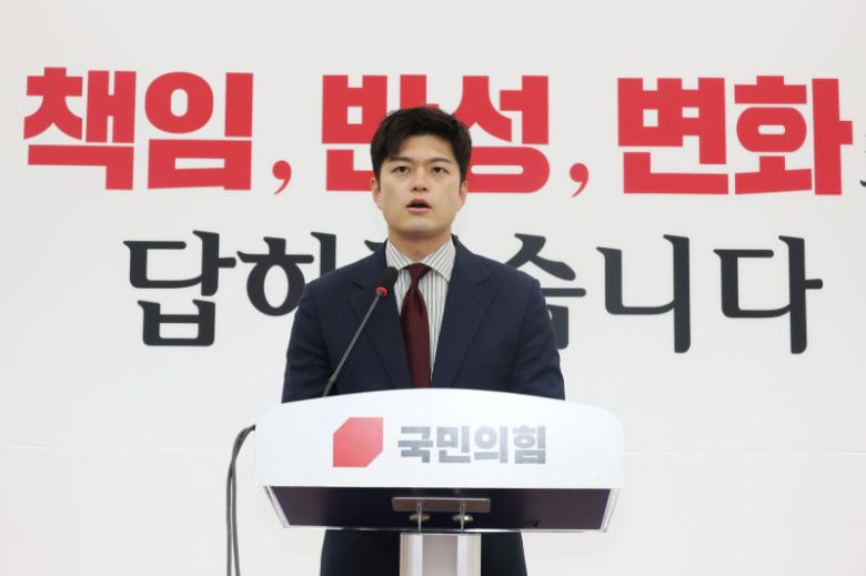 김용태 국민의힘 비상대책위원장이 13일 오전 서울 여의도 국회에서 수원지법 대북송금재판 관련 현안 입장발표 기자회견을 하고 있다. 뉴스1