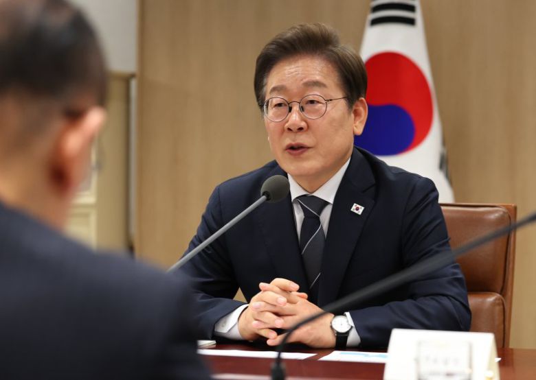 [서울=뉴시스] 최진석 기자 = 이재명 대통령이 13일 서울 용산 대통령실에서 열린 이스라엘-이란 공습관련 대통령실 안보경제 긴급점검회의에서 발언하고 있다. 2025.06.13. myjs@newsis.com <저작권자ⓒ 공감언론 뉴시스통신사. 무단전재-재배포 금지.> /사진=뉴시스화상