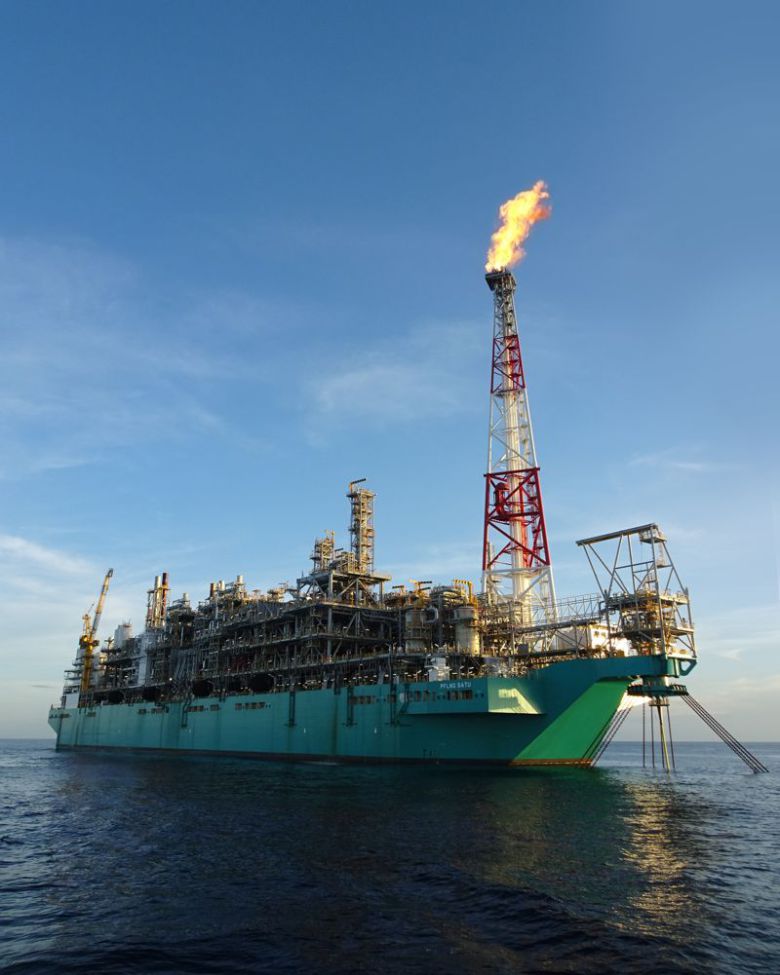 한화오션이 세계 최초로 건조해 인도한 LNG-FPSO. 한화오션 제공