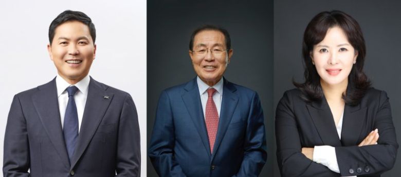 왼쪽부터 윤상현 콜마홀딩스 대표이사 부회장, 윤동한 콜마그룹 회장, 윤여원 콜마비앤에이치 대표이사 사장. 뉴시스