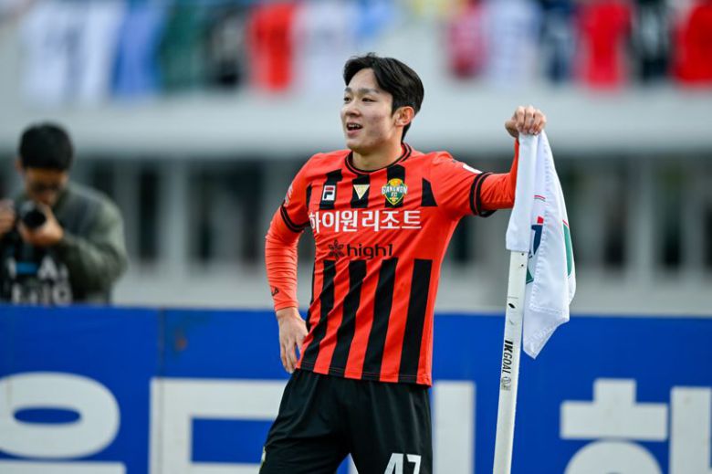 토트넘 양민혁이 오는 21일 열리는 2025 강원FC 강릉 홈경기 개막전에 앞서 강릉시 명예시민증서를 받는다. fn뉴스 DB