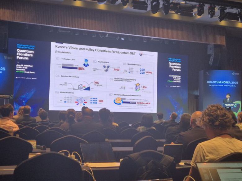 24일 서울 양재aT센터에서 열린 글로벌 양자 축제 '퀀텀 코리아 2025'에서 심주섭 과학기술정보통신부 과장이 정부의 양자 정책 방향을 설명하고 있다. 사진=연지안 기자