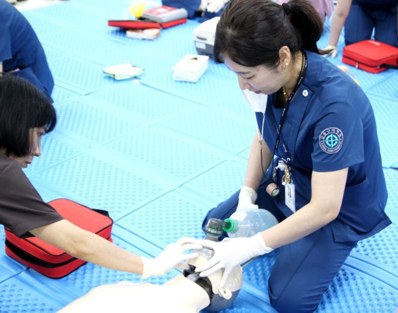 갑을구미재활병원에서 진행한 실전형 CPCR 교육 모습. 병원 제공