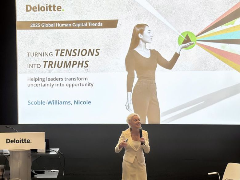 지난 26일 서울 여의도 IFC 브룩필드홀에서 열린 ‘2025 글로벌 인적자본(Human Capital) 트렌드 세미나’에서 딜로이트 컨설팅 글로벌 Future of Work 리더인 니콜 스코블-윌리엄스(Nicole Scoble-Williams)가 강연을 진행하고 있다. 딜로이트 컨설팅 코리아 제공.