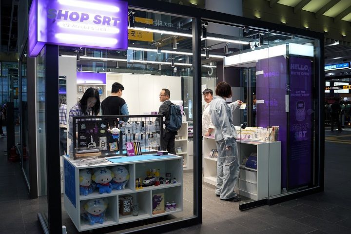 수서역에 개점한 SRT 공식 굿즈샵 '샵에스알티(#SRT)' 전경. SR 제공