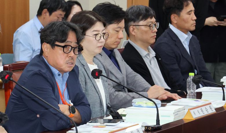 최저임금위, 발언하는 권순원 공익위원 (세종=연합뉴스) 배재만 기자 = 최저임금위원회 공익위원인 권순원 숙명여대 교수가 3일 정부세종청사에서 열린 최저임금위원회 제9차 전원회의에서 발언하고 있다. 2025.7.3 scoop@yna.co.kr (끝)